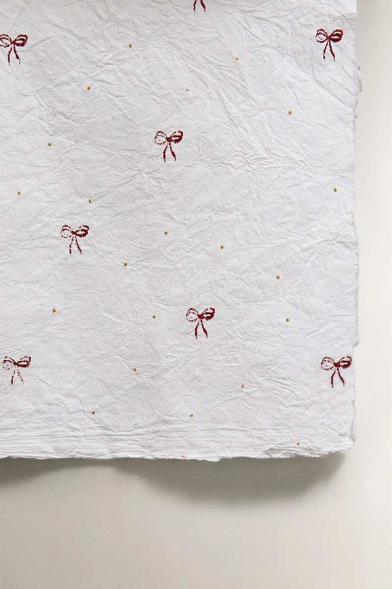 CHRISTMAS WRAPPING PAPER WITH BOWS