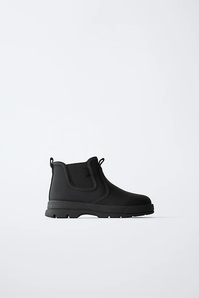 RUBBERIZED BOOTS