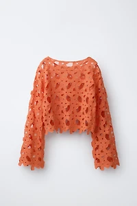 PULL EN CROCHET À FLEURS