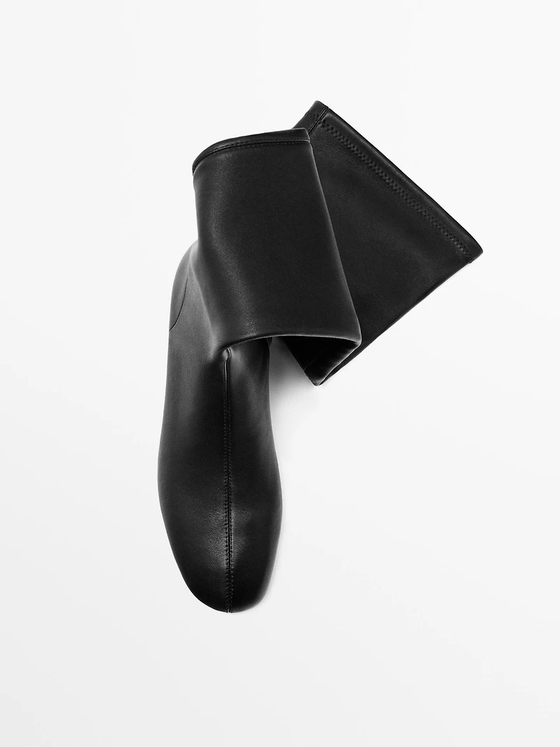 Leather boots with stretch leg