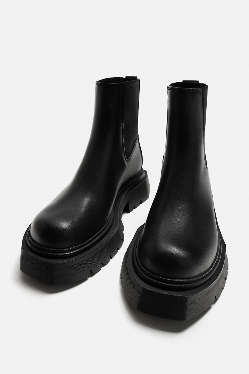 THICK CHELSEA BOOTS