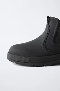 RUBBERIZED BOOTS