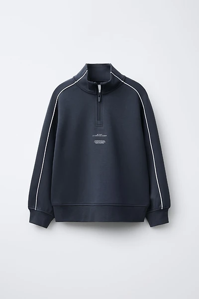 CONTRASTING TRIM TEXT SWEATSHIRT