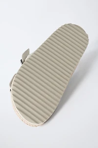 LEATHER BUCKLE SANDALS