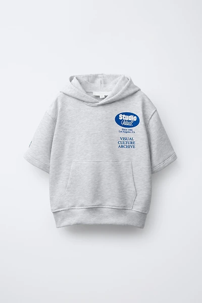 SHORT SLEEVE RAISED SWEATSHIRT