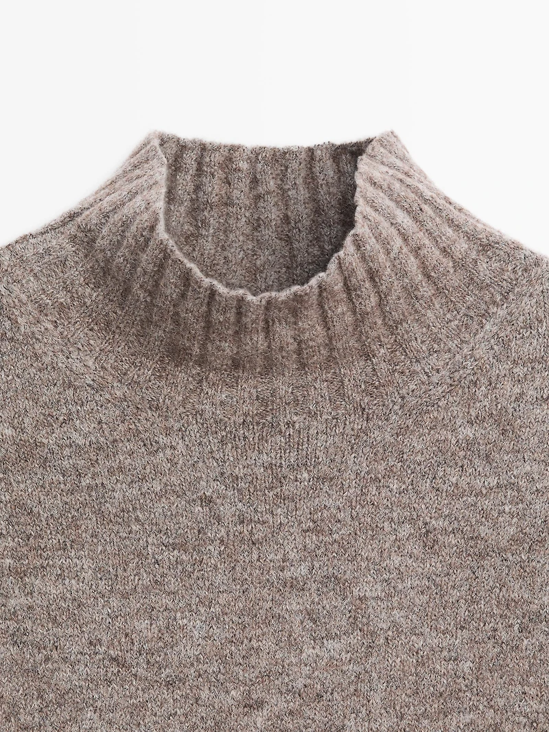 Plastron à col montant
