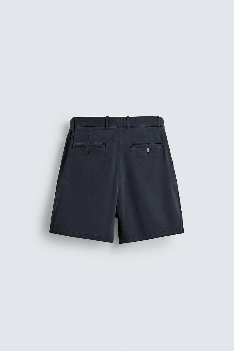 REGULAR FIT PLEATED CHINO SHORTS