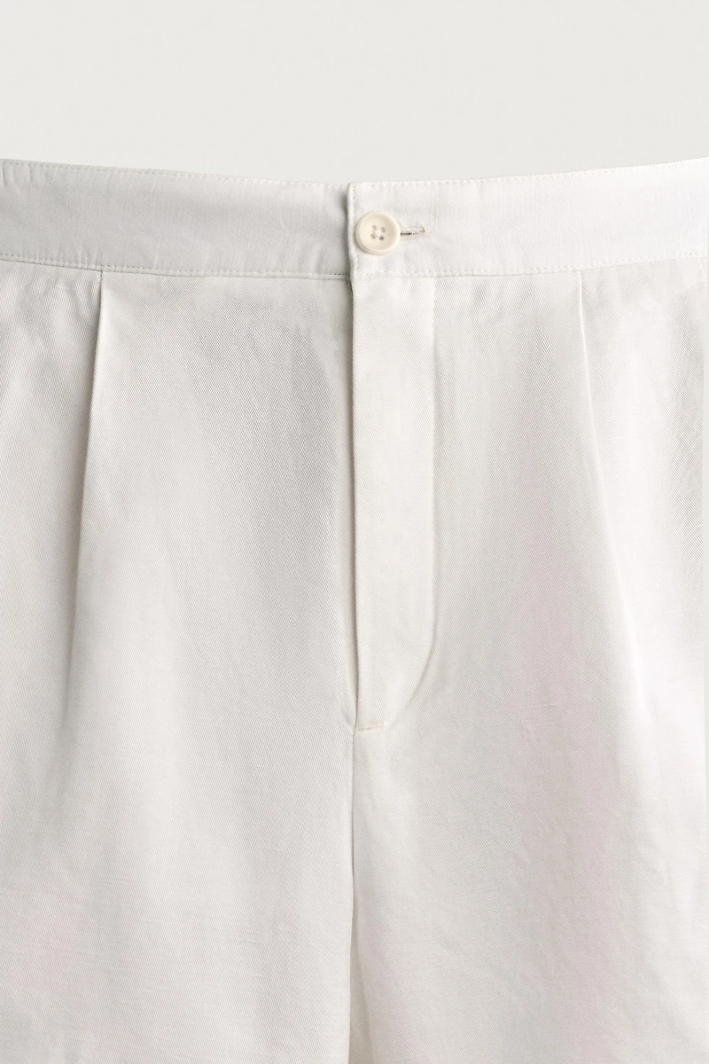 REGULAR FIT TAB SHORTS
