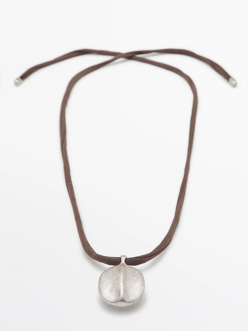 Collier feuille cordon soie