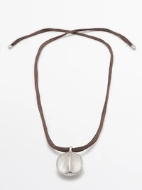 Collier feuille cordon soie