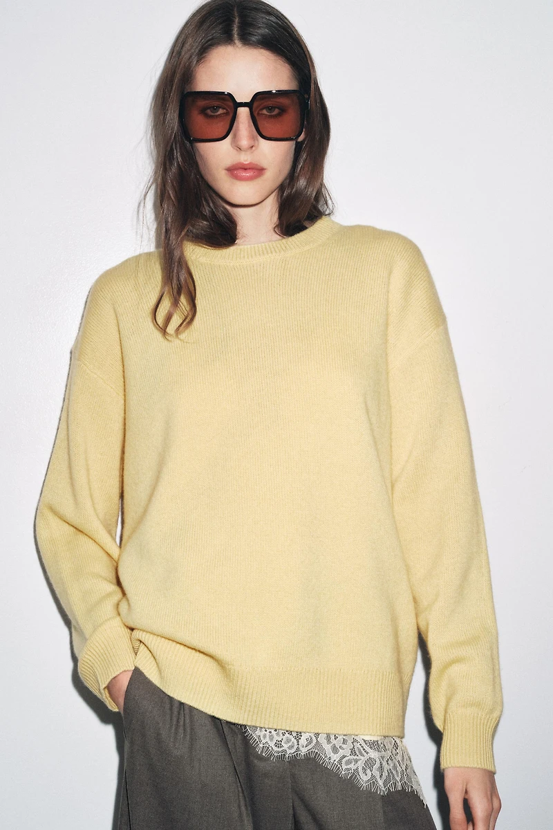 BASIC 100% CASHMERE KNIT SWEATER