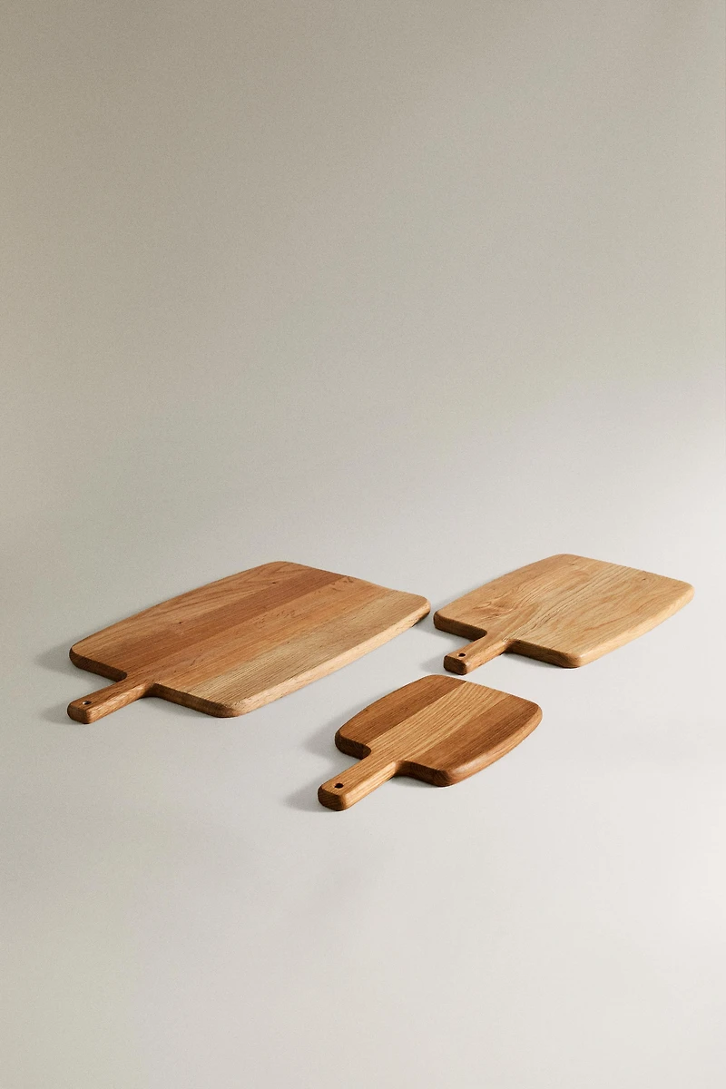 WOODEN CUTTING BOARD