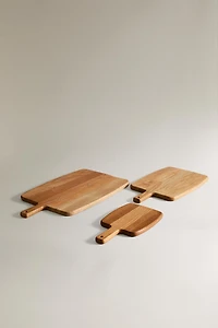 WOODEN CUTTING BOARD