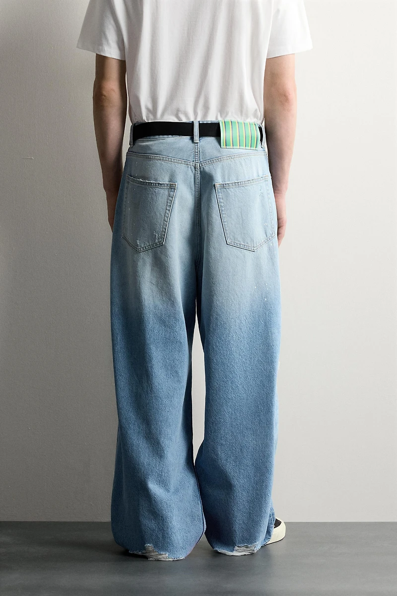 RIPPED BAGGY FIT JEANS