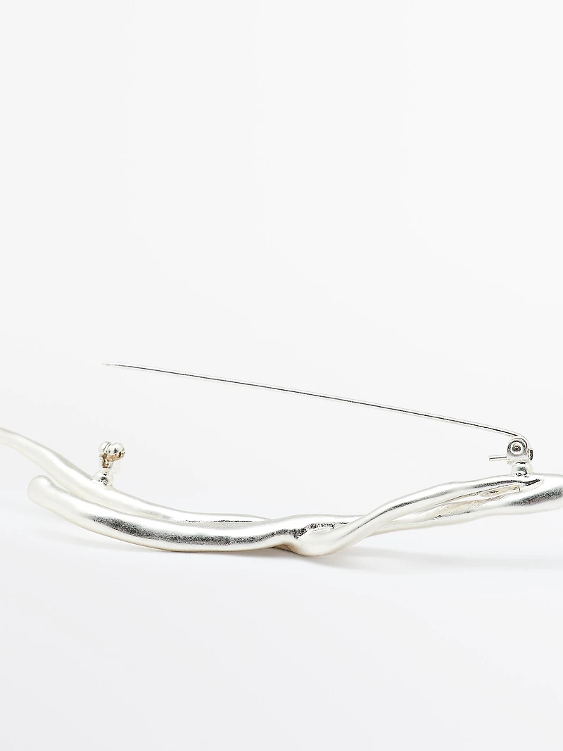 Broche métallique abstraite