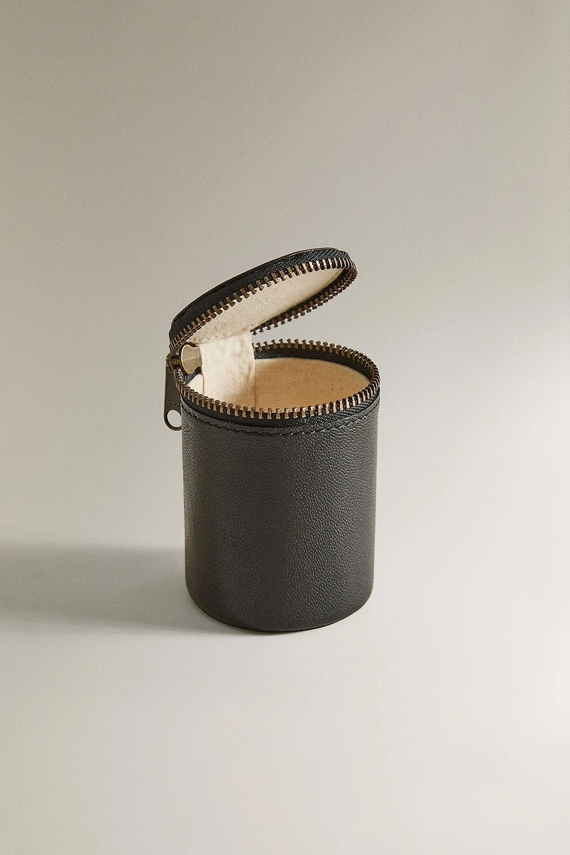 TROUSSE EN CUIR CYLINDRIQUE