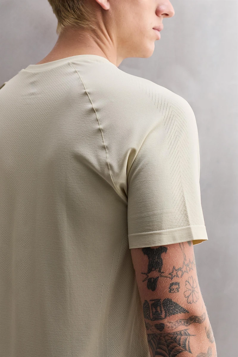 SEAMLESS TECHNICAL T-SHIRT