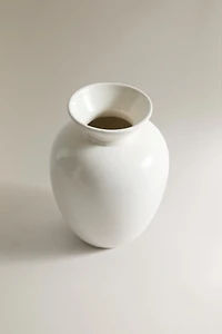 CREAM CERAMIC DECORATIVE VASE