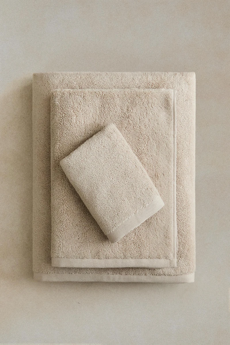 EXTRA SOFT COTTON BATH TOWEL (700 GXM²)