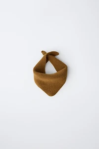TRIANGULAR KNIT BANDANA