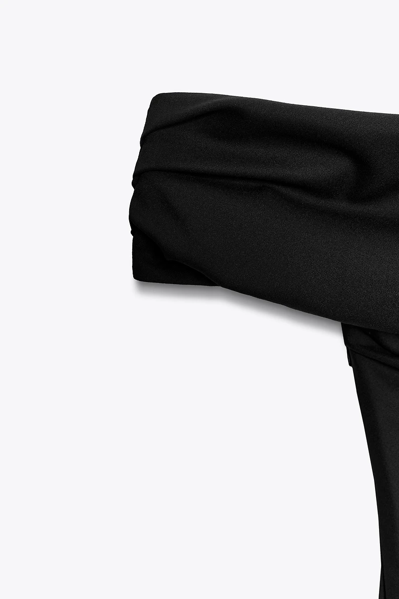 ROBE COURTE ASYMÉTRIQUE