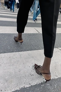 CHAUSSURES À TALONS ET NŒUD