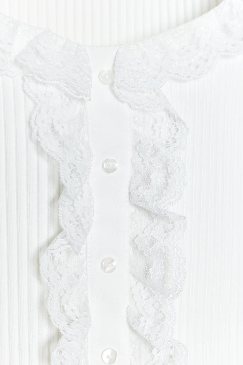TOP BOUTONS DENTELLE