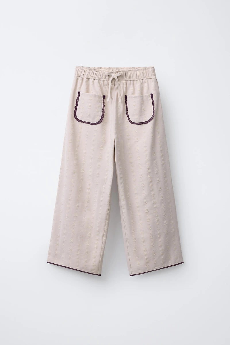 PANTALON DROIT À FLEURS AVEC DÉTAIL EN DENTELLE