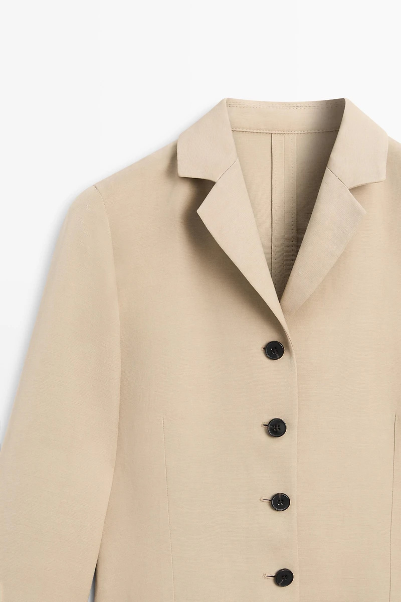 Flowing buttoned blazer