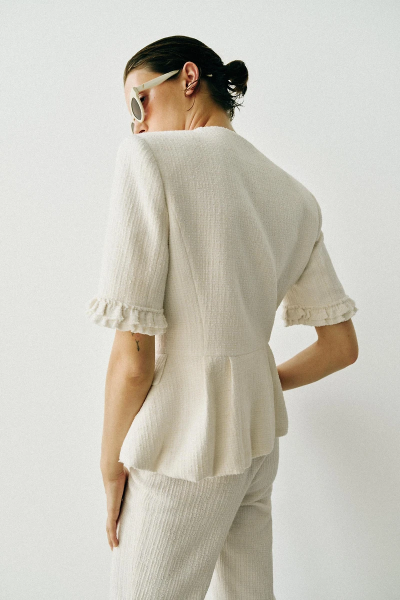 SHORT-SLEEVE RUFFLED PEPLUM JACKET