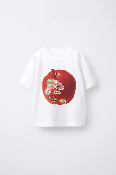 T-SHIRT POMME ET ÉTIQUETTES