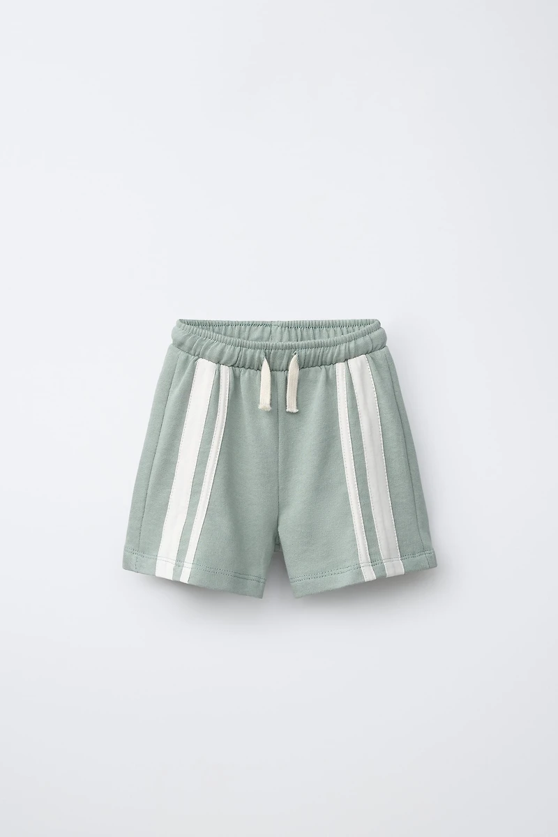 SHORT À BANDES LATÉRALES