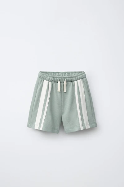 SHORT À BANDES LATÉRALES