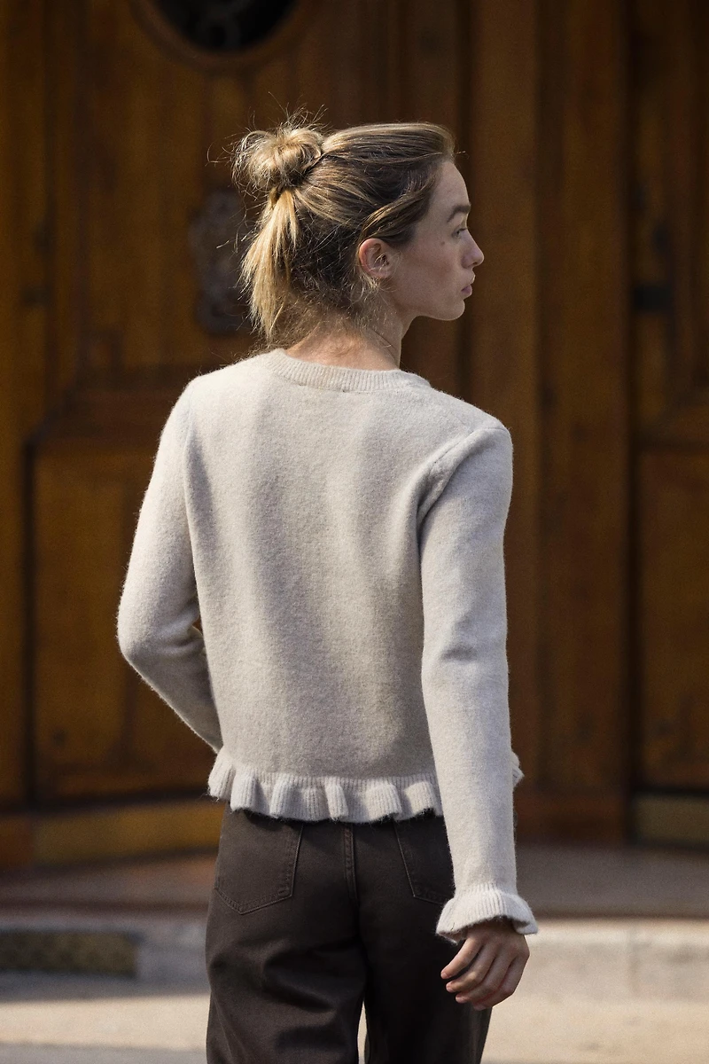 RUFFLED KNIT CARDIGAN
