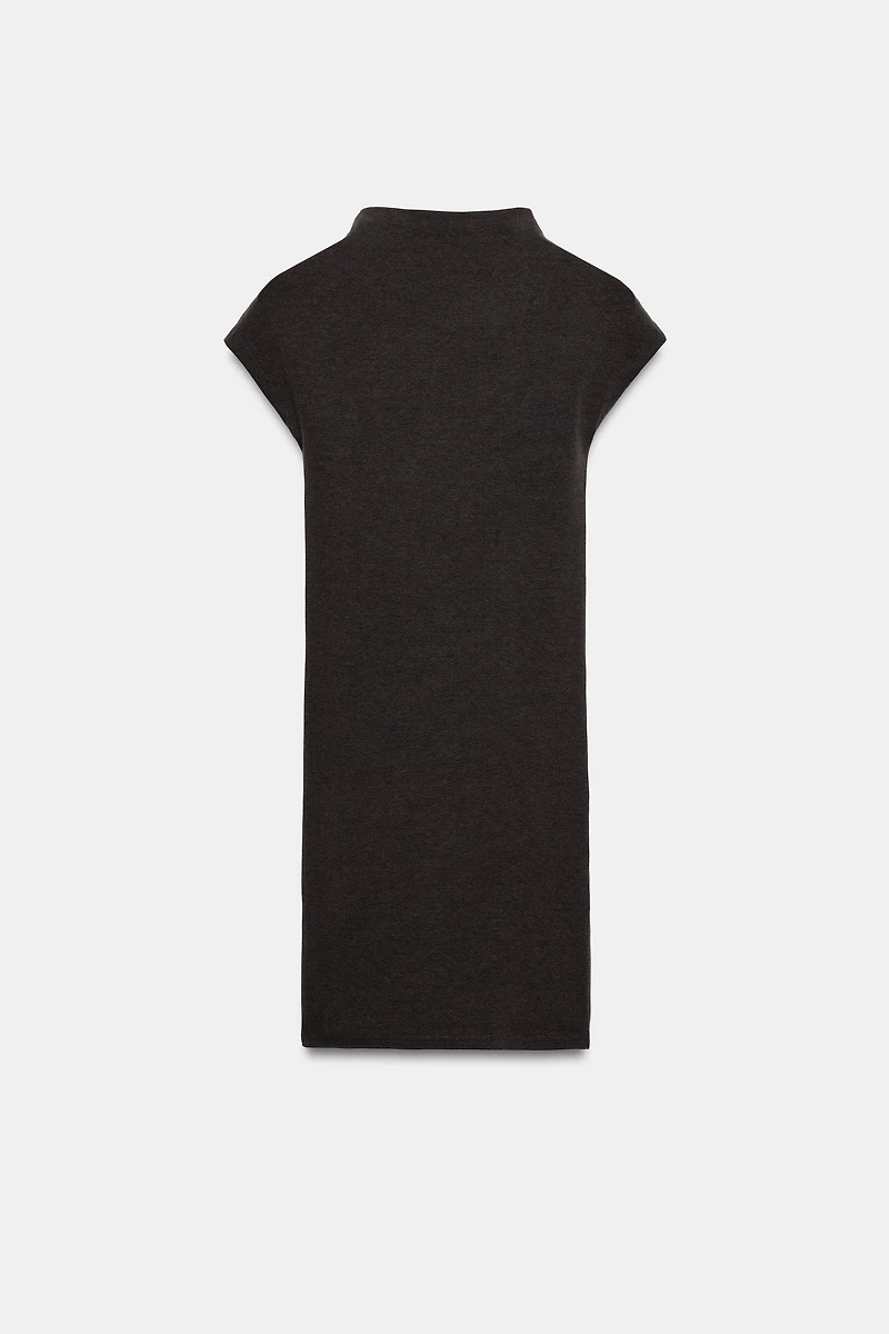 ROBE COURTE À COL CHEMINÉE