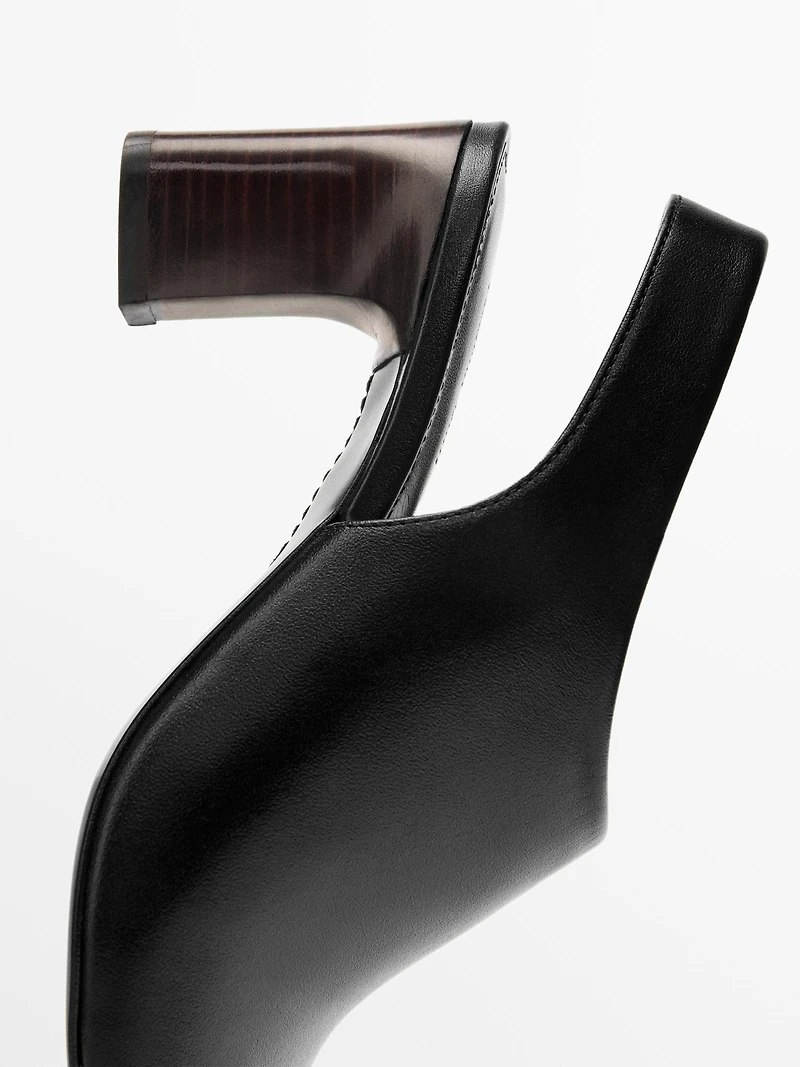 Leather sandals with block heel