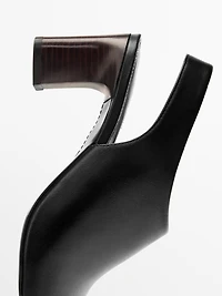 Leather sandals with block heel
