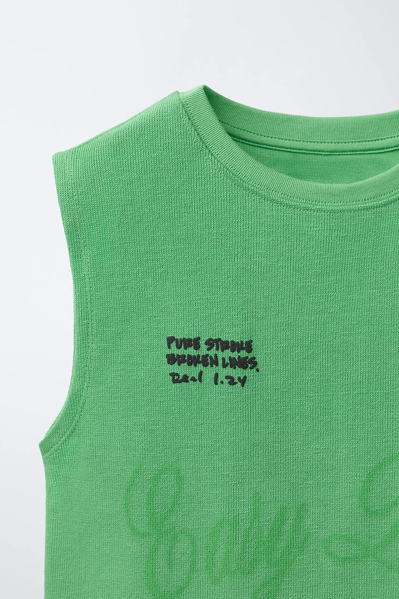 RAISED TEXT SLEEVELESS T-SHIRT