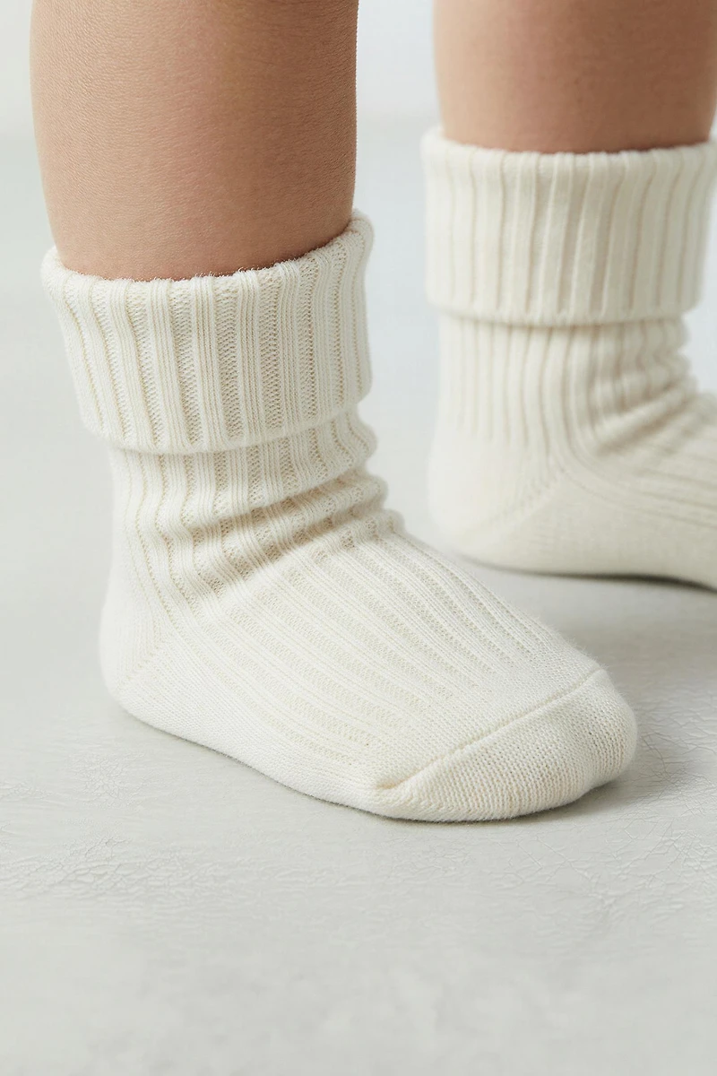 LOT DE QUATRE CHAUSSETTES COULEURS DANS UNE BOÎTE