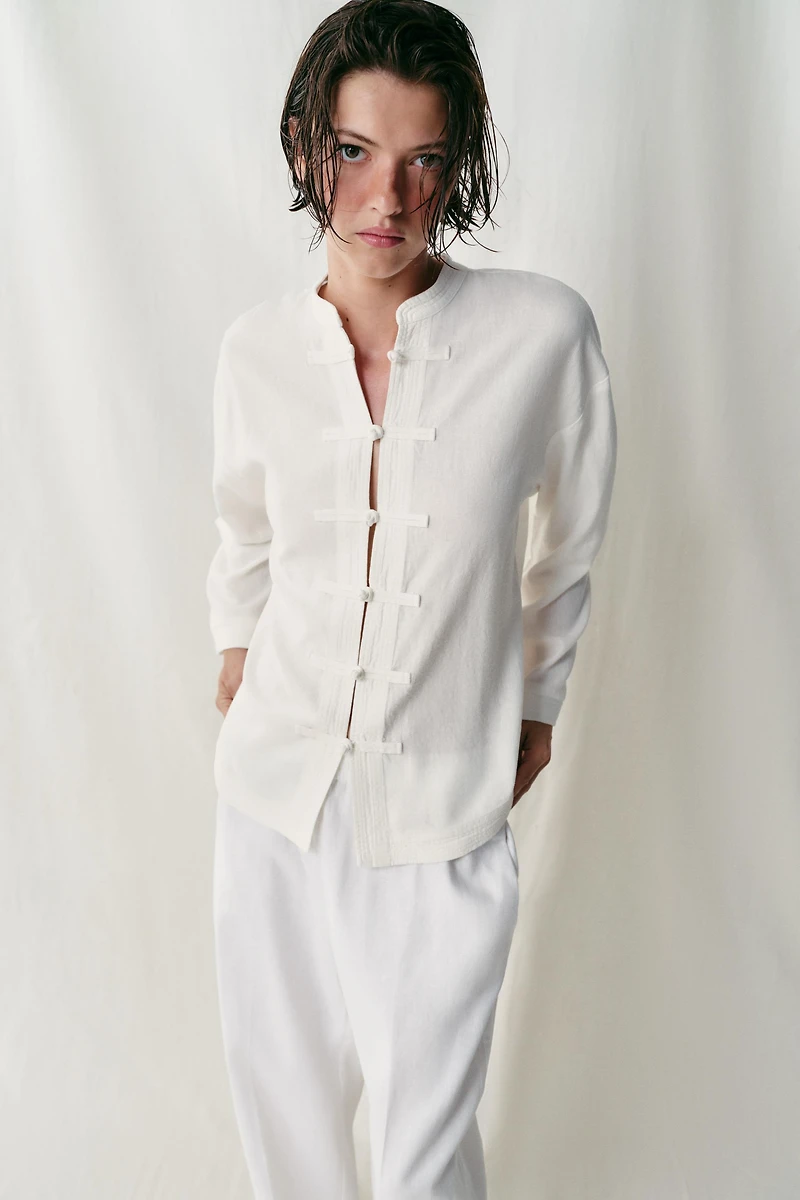 LINEN OVERSIZED SHIRT WITH FROG FASTENING