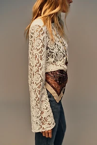 TOP DENTELLE AVEC ÉPAULETTES