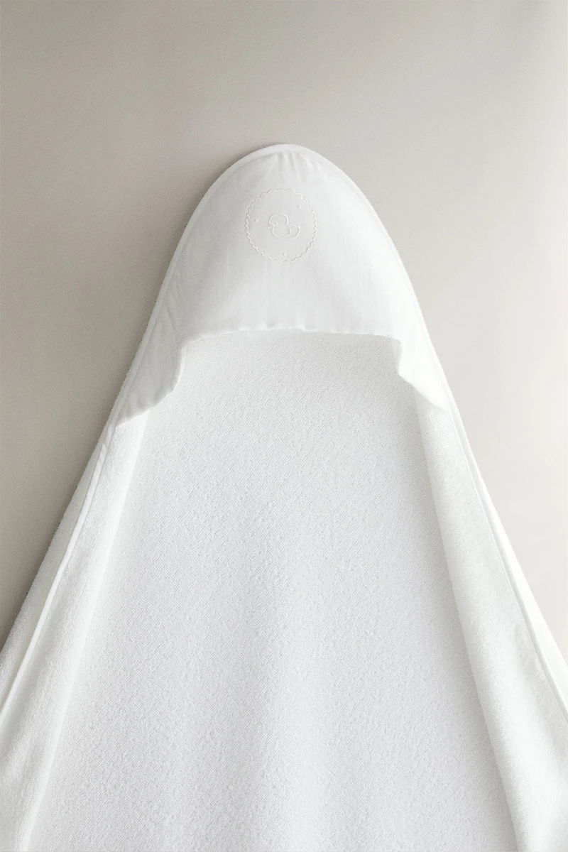EMBROIDERED HOODED BABY TOWEL