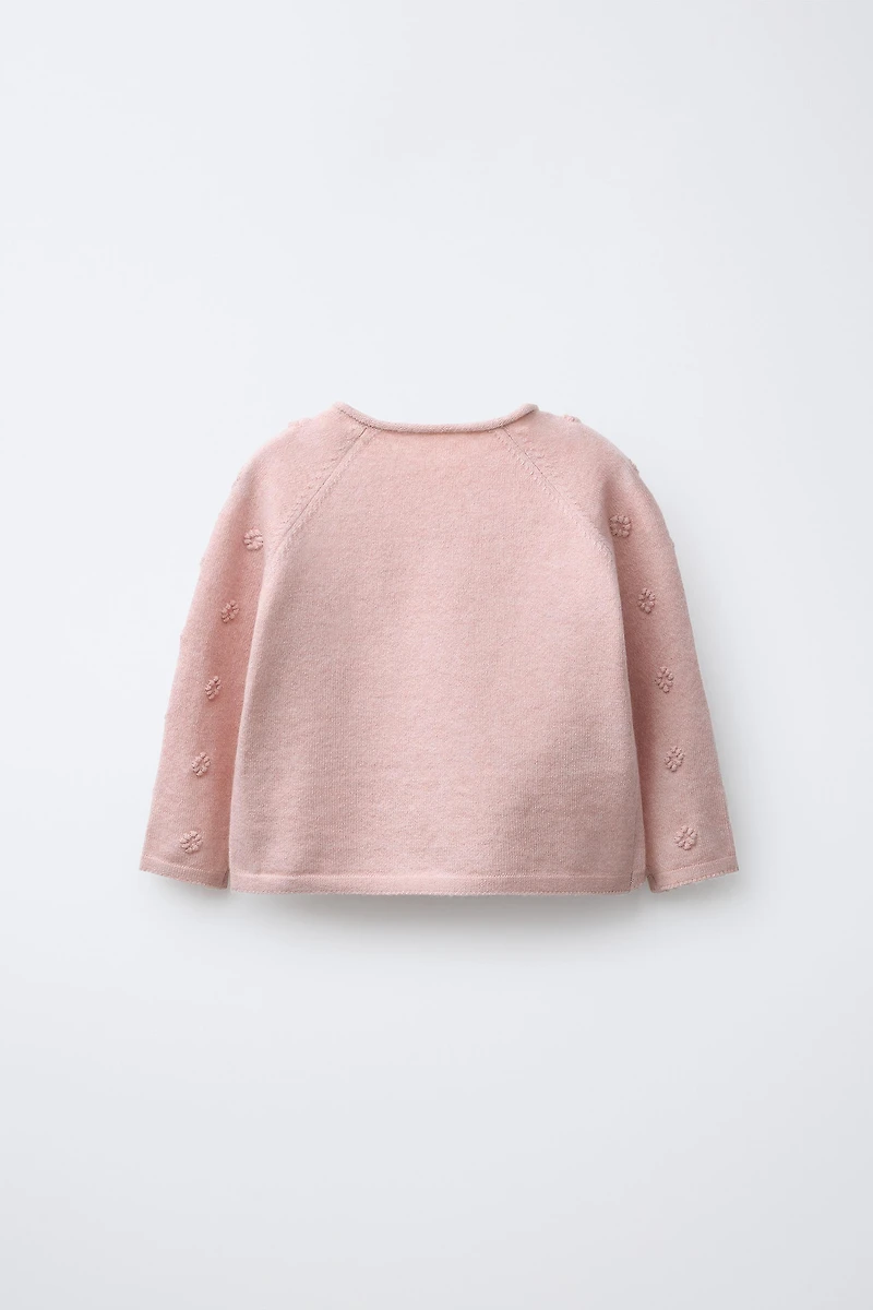 PULL EN MAILLE À FLEURS BRODÉES