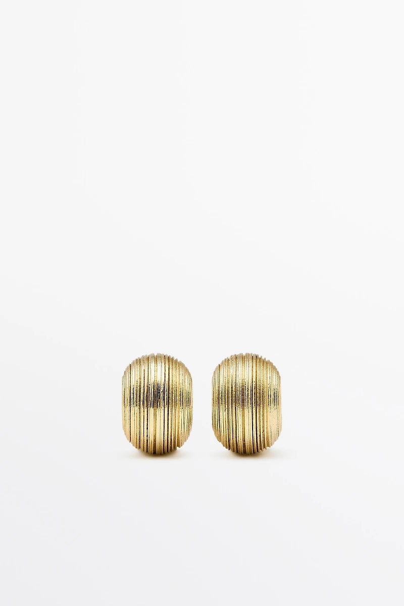 Raised design hoop earrings