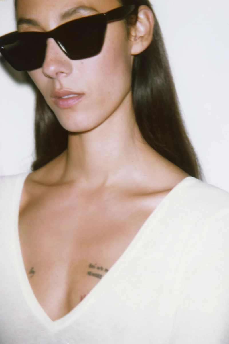 V-NECK T-SHIRT