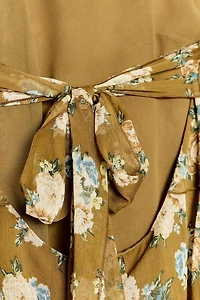 ROBE À VOLANTS ET FLEURS