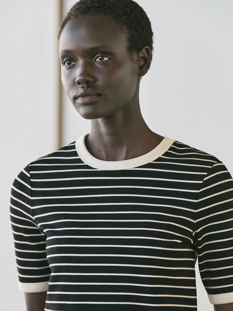 Short sleeve T-shirt with contrast stripes