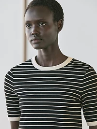 Short sleeve T-shirt with contrast stripes