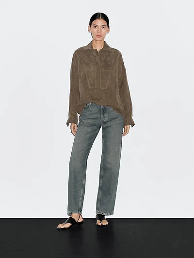 Blouse with zip on the chest