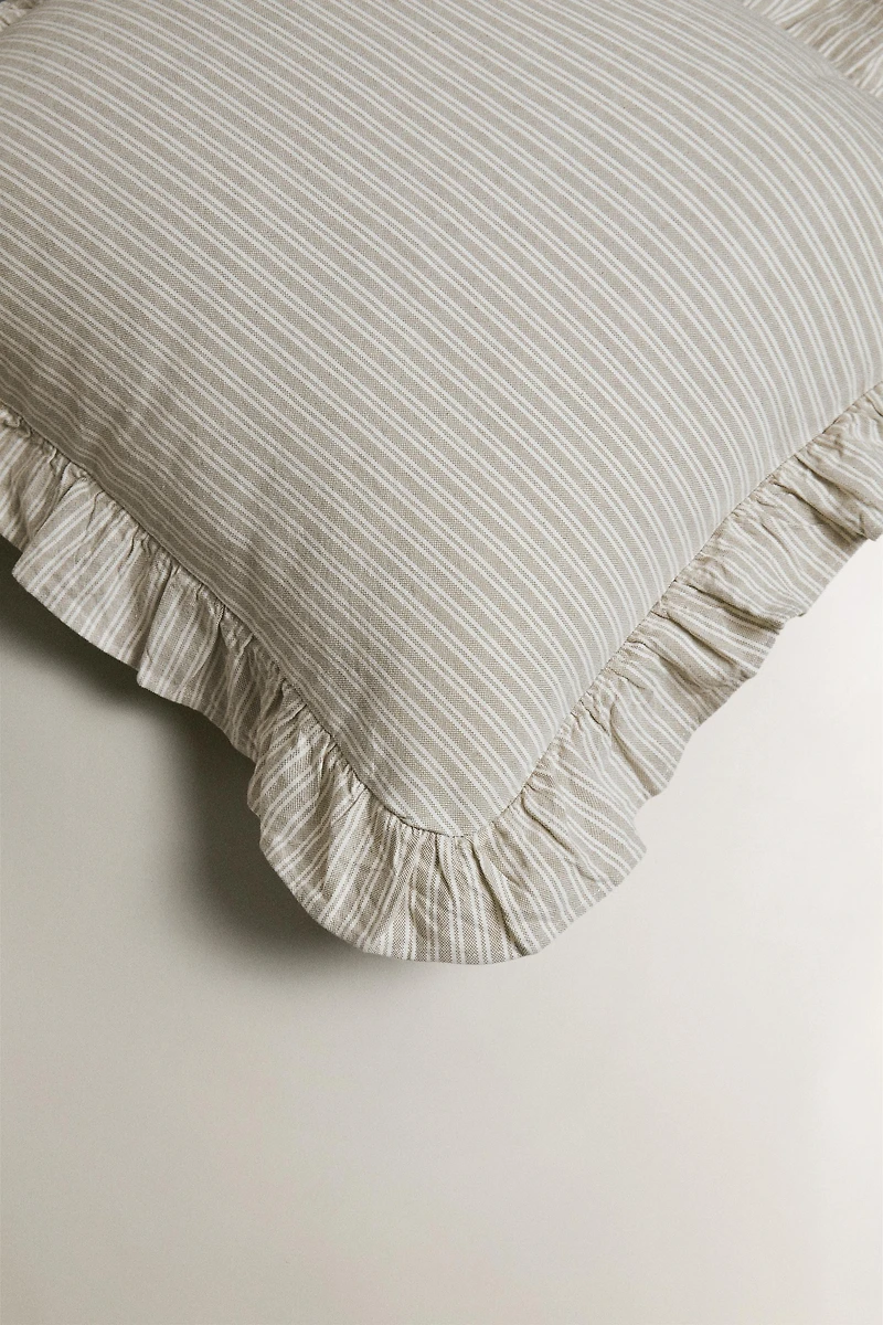 CHILDREN’S STRIPED THROW PILLOW COVER